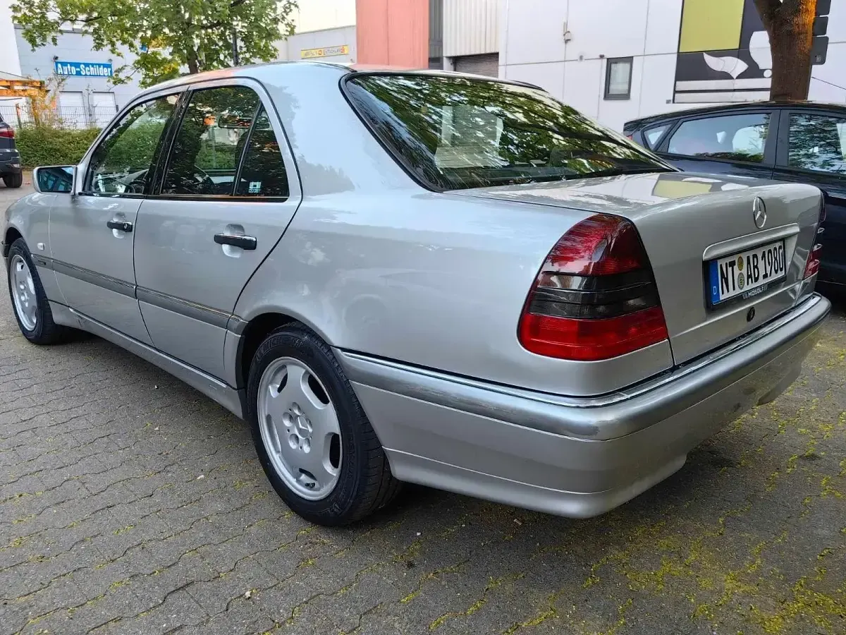 Gebraucht Mercedes C180 Elegance 122 PS (89 kW) 1999 Silber Limousine