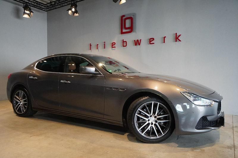 Grau Gebraucht 2014 Maserati Ghibli Coupé | 21.441 € (Fairer Preis) - Bild 1/4