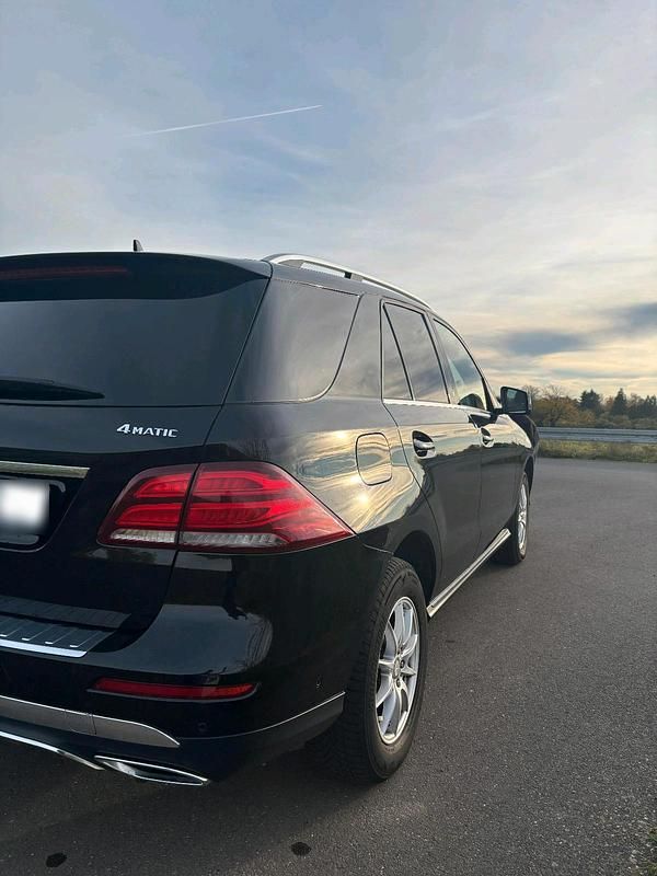 Gebraucht Mercedes GLE350 258 PS (189 kW) 2016 Schwarz SUV