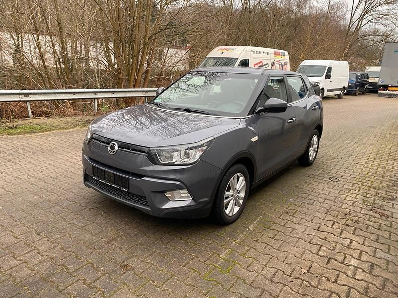 Grau Gebraucht 2017 Ssangyong (KGM) Tivoli SUV | 6.450 € (Guter Preis) - Bild 1/4