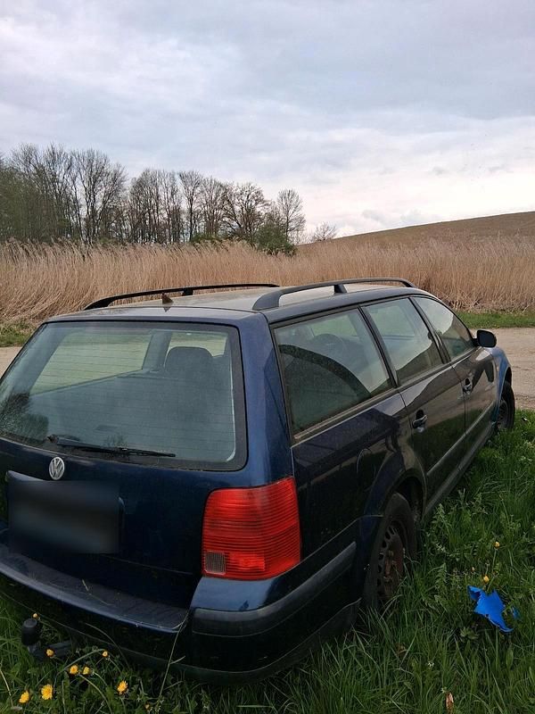 Usata VW Passat 101 CV (74 kW) 1998 Blu Station wagon