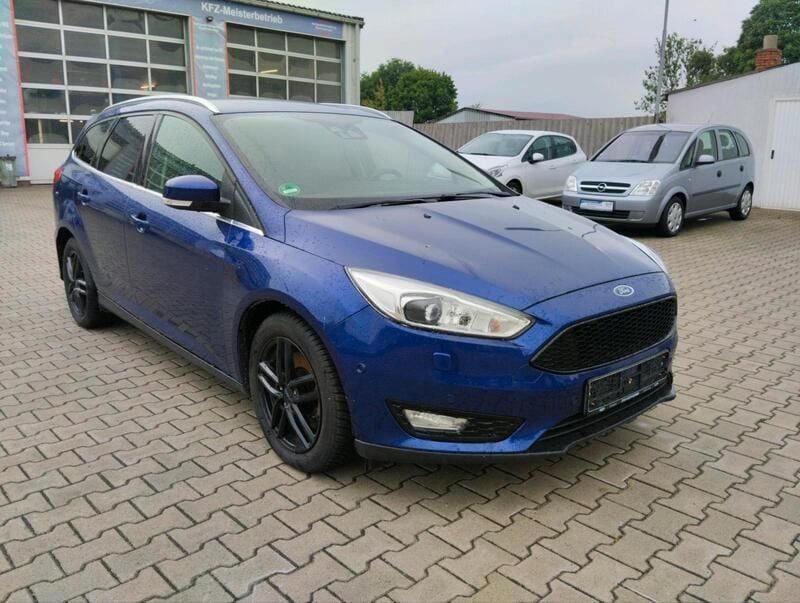 Blau Gebraucht 2014 Ford Focus Titanium Kombi | 1.999 € - Bild 1/4