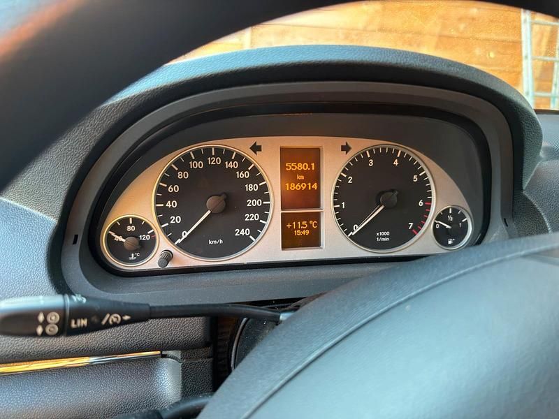 Gebraucht Mercedes B200 136 PS (100 kW) 2009 Silber Van / Kleinbus