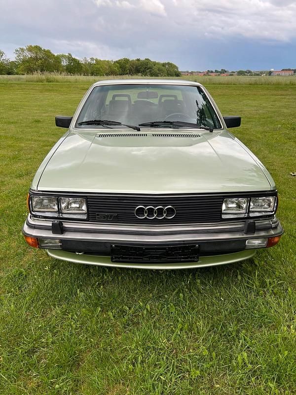 Second-hand Audi 200 170 CP (125 kW) 1981 Verde Berlinǎ