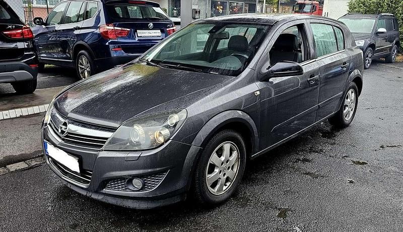 Karbongrau/technical grey Gebraucht 2009 Opel Astra Innovation Kleinwagen | 750 € (Fairer Preis) - Bild 1/4