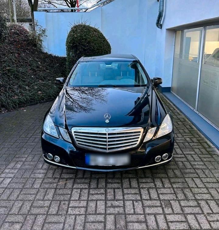 Schwarz Gebraucht 2010 Mercedes E350 Limousine | 9.200 € (Superpreis) - Bild 1/4