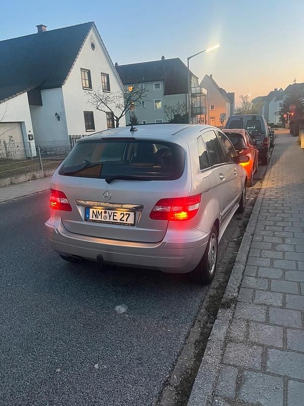 Gebraucht Mercedes B170 116 PS (85 kW) 2005 Grau Van / Kleinbus