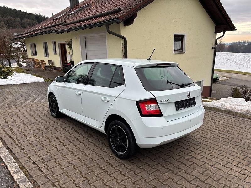 Gebraucht Skoda Fabia Ambition 90 PS (66 kW) 2017 Weiß Limousine