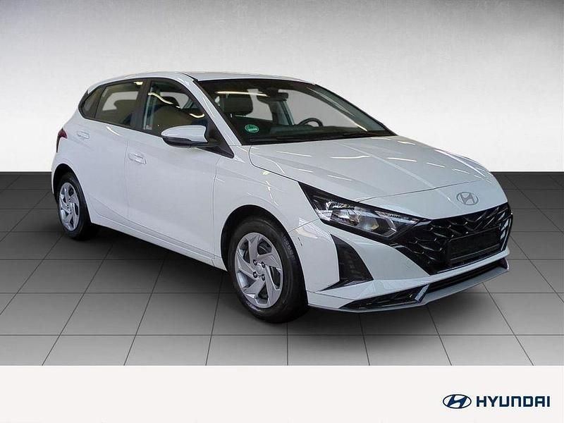 Gebraucht Hyundai i20 Select 101 PS (74 kW) 2025 Atlas white Kleinwagen