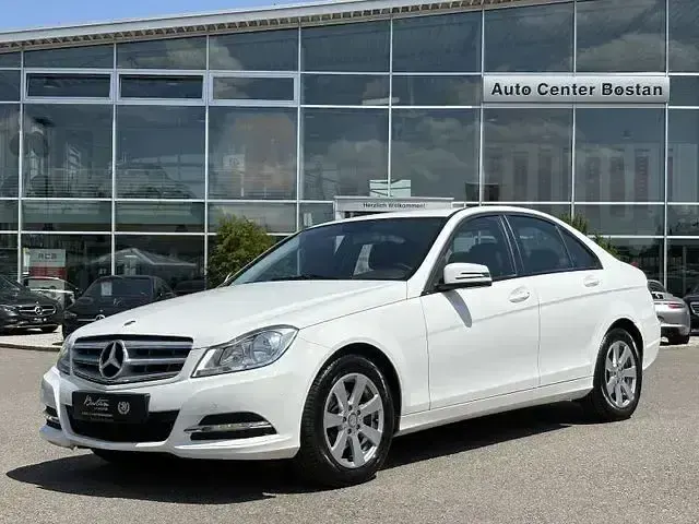Gebraucht Mercedes C180 156 PS (114 kW) 2012 Weiß Limousine