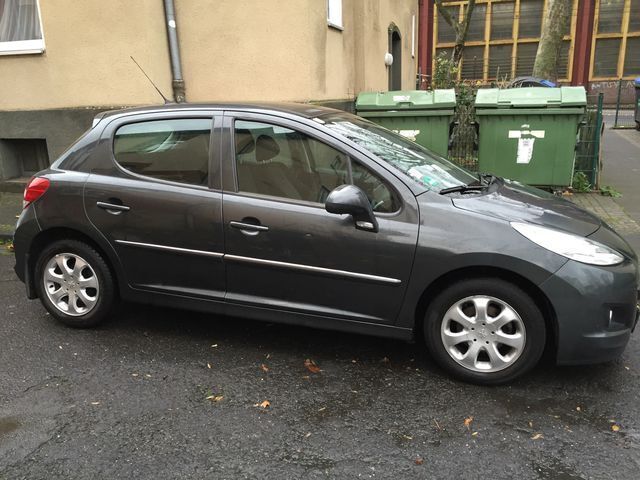 Gebraucht Peugeot 207 125 PS (91 kW) 2010 Schwarz metallic Kleinwagen