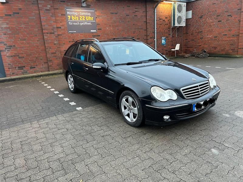 Schwarz Gebraucht 2004 Mercedes C220 Kombi | 2.500 € (Guter Preis) - Bild 1/4