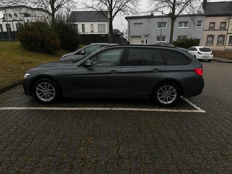 Gebraucht BMW 318 Advantage 136 PS (100 kW) 2017 Grau Kombi