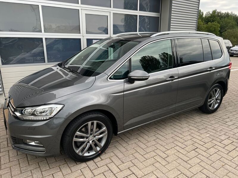 Grau Gebraucht 2016 VW Touran Highline Van / Kleinbus | 20.780 € (Superpreis) - Bild 1/4