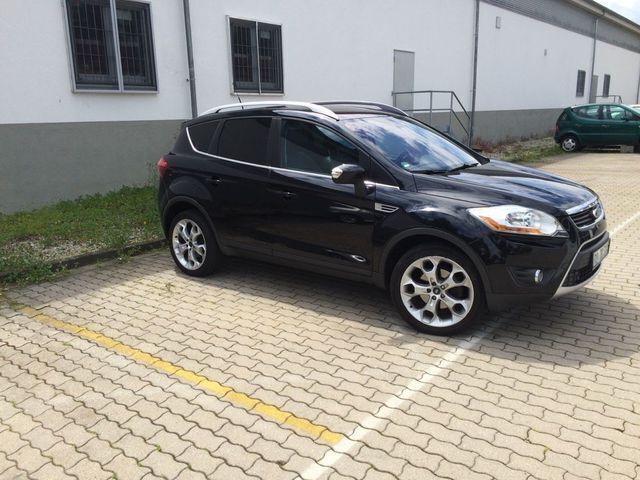 Schwarz metallic Gebraucht 2010 Ford Kuga Titanium SUV | 11.000 € (Teuer) - Bild 1/4