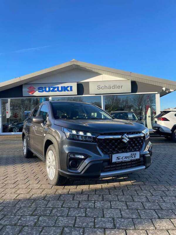 Grau Neu 2024 Suzuki SX4 S-Cross SUV | 23.990 € - Bild 1/4