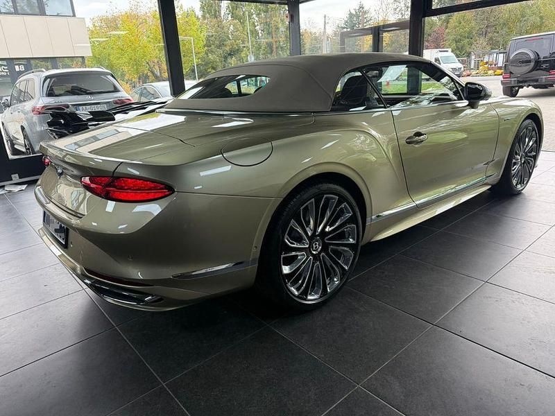 Neu Bentley Continental Mulliner 600 PS (441 kW) 2025 Gold Limousine