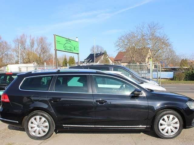 Gebraucht VW Passat Comfortline 122 PS (89 kW) 2011 Deep black perleffekt Kombi