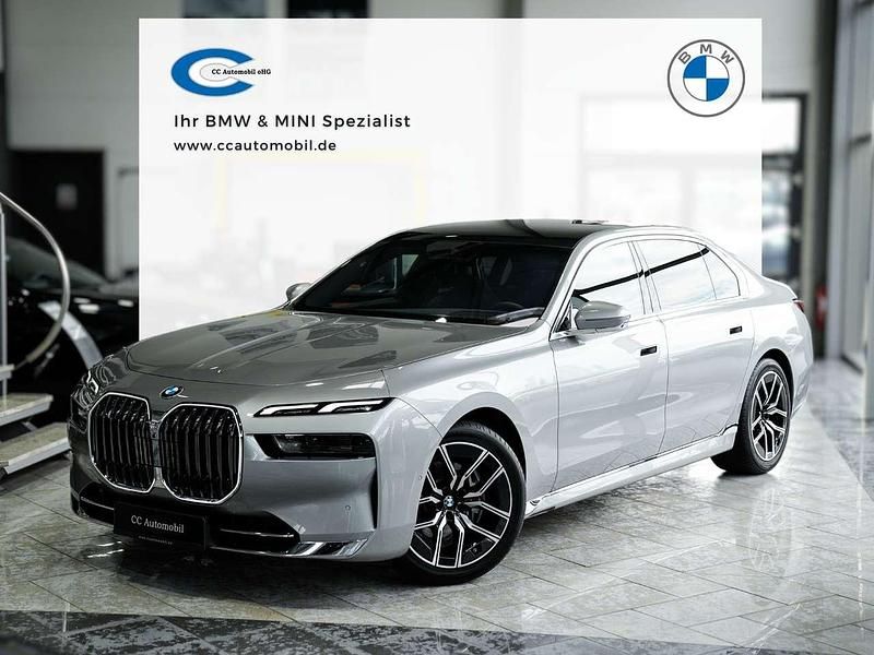 Spacesilber Gebraucht 2024 BMW 740 Sport Line Limousine | 89.999 € - Bild 1/3