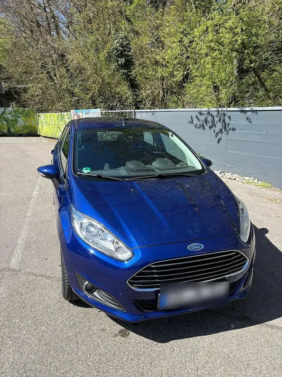 Gebraucht Ford Fiesta Titanium 101 PS (74 kW) 2014 Blau Kleinwagen