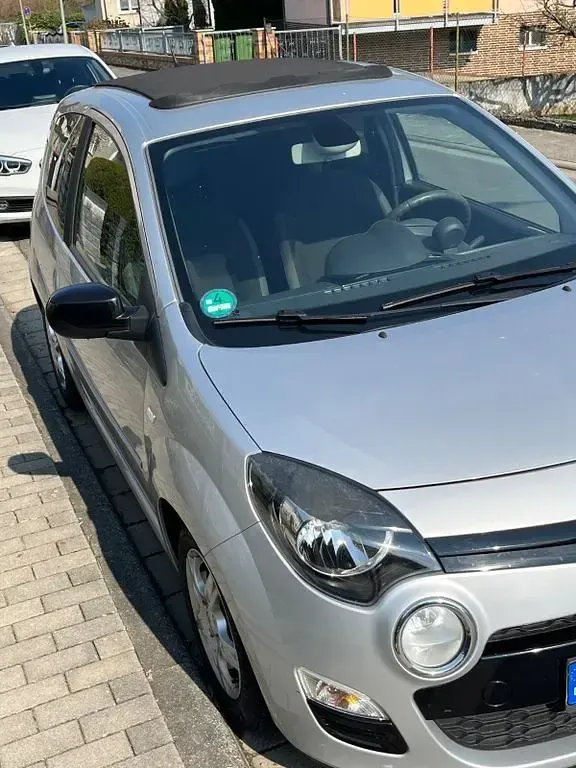 Gebraucht Renault Twingo Dynamique 75 PS (55 kW) 2014 Silber Kleinwagen