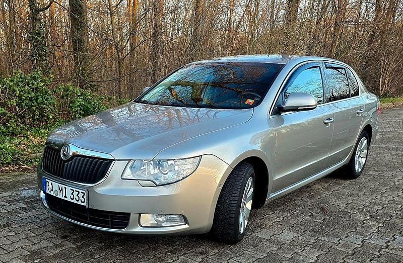 Grau Gebraucht 2009 Skoda Superb Elegance Limousine | 6.200 € (Fairer Preis) - Bild 1/4