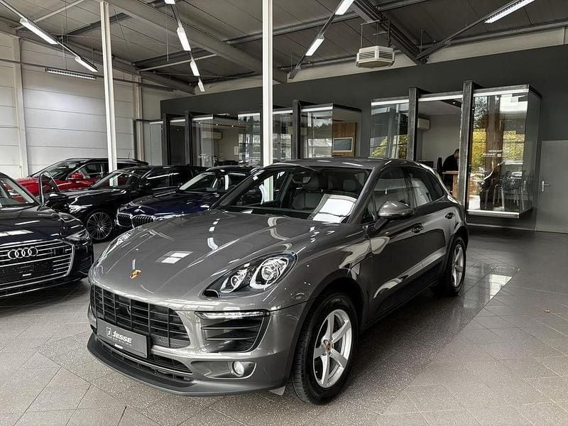 Achatgraumetallic (metallic) Gebraucht 2018 Porsche Macan SUV | 35.990 € (Superpreis) - Bild 1/4