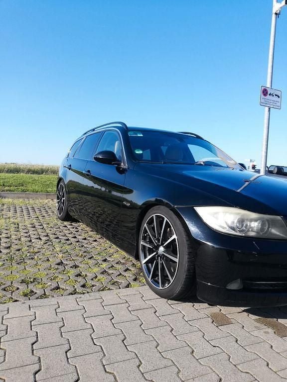 Gebraucht BMW 325 218 PS (160 kW) 2008 Schwarz Kombi