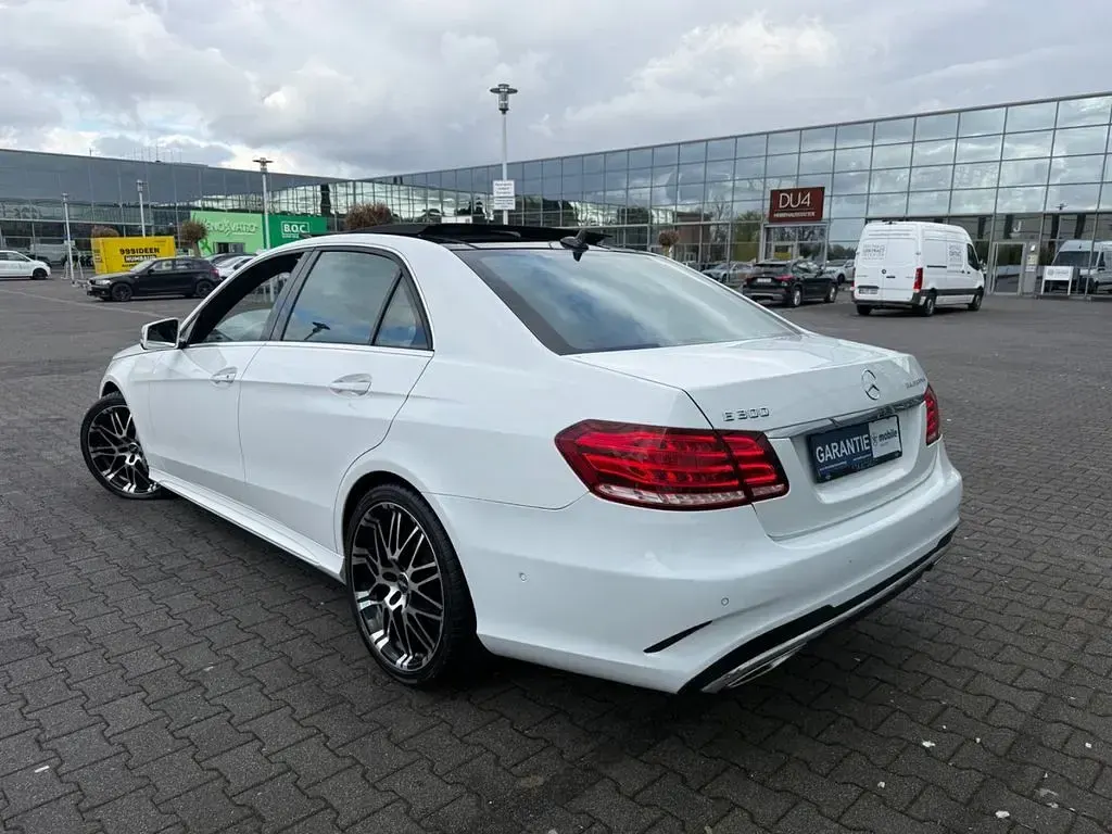 Gebraucht Mercedes E300 Sport 204 PS (150 kW) 2014 Weiß Limousine