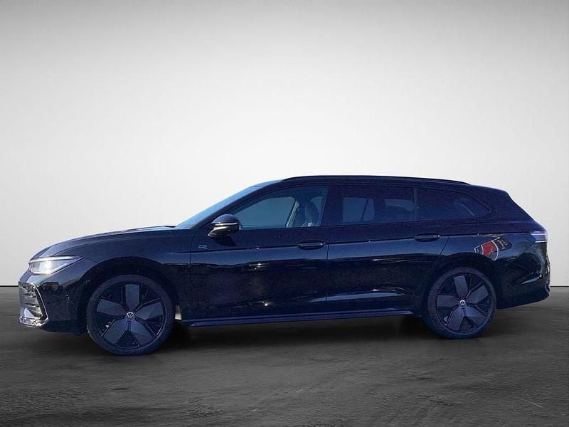Neu VW Passat R-line 193 PS (141 kW) 2026 Grenadillschwarz metallic Kombi