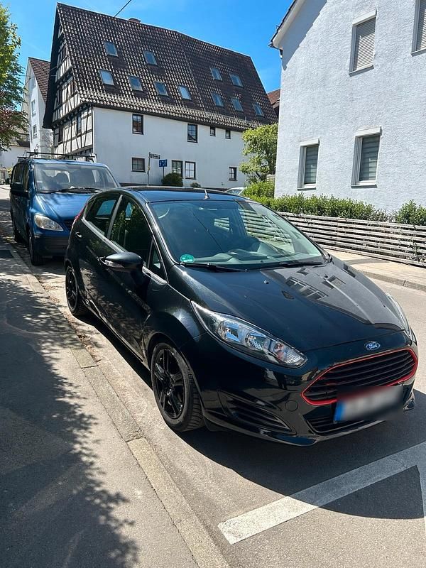 Second-hand Ford Fiesta 86 CP (63 kW) 2015 Negru Hatchback