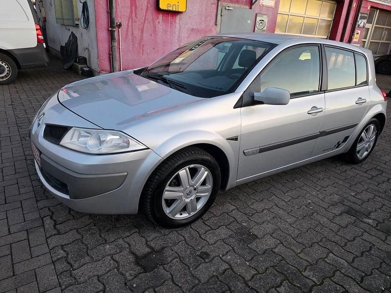 Grau Gebraucht 2006 Renault Mégane II Avantage Limousine | 2.490 € (Fairer Preis) - Bild 1/4
