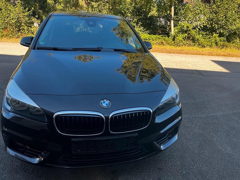 Schwarz Gebraucht 2015 BMW 218 Kombi | 9.000 € (Teuer) - Bild 1/4