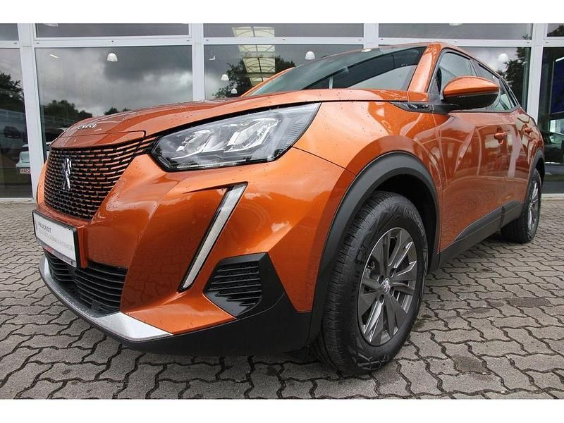 Gebraucht Peugeot e-2008 Active 100 kW (136 PS) 2021 Fusion orange SUV
