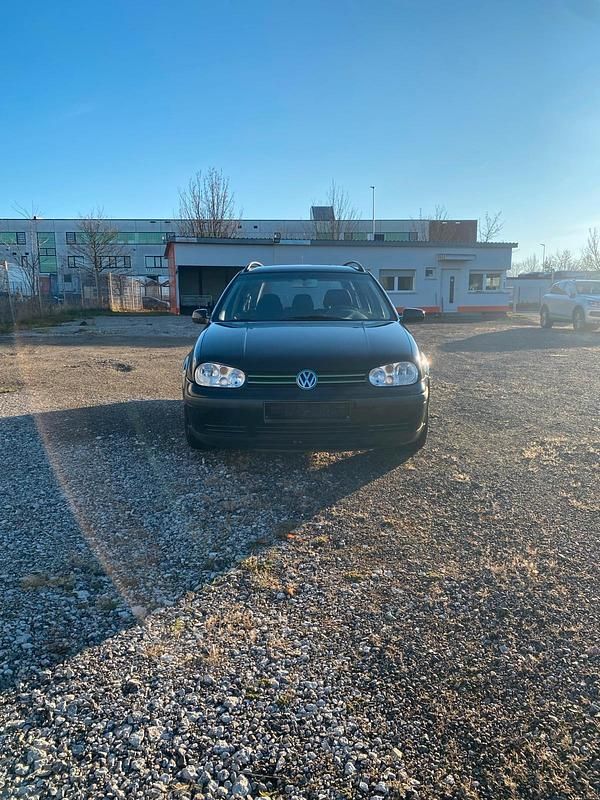 Schwarz Gebraucht 2000 VW Golf IV Kombi | 650 € (Etwas zu teuer) - Bild 1/4
