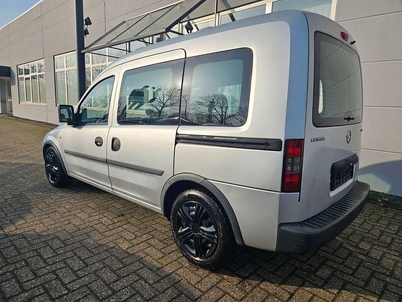 Gebraucht Opel Combo Edition 101 PS (74 kW) 2007 Silber Van / Kleinbus
