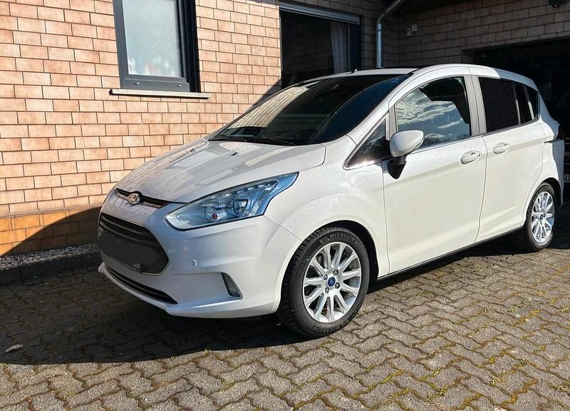 Gebraucht Ford B-MAX Titanium 125 PS (91 kW) 2017 Weiß Van / Kleinbus