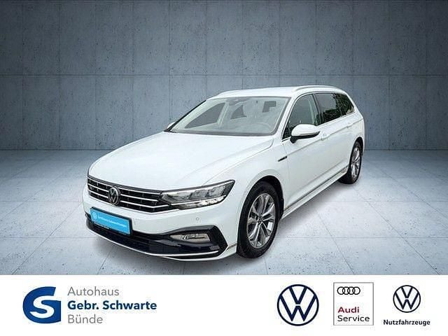 Weiß Gebraucht 2022 VW Passat Elegance Kombi | 25.740 € (Fairer Preis) - Bild 1/4