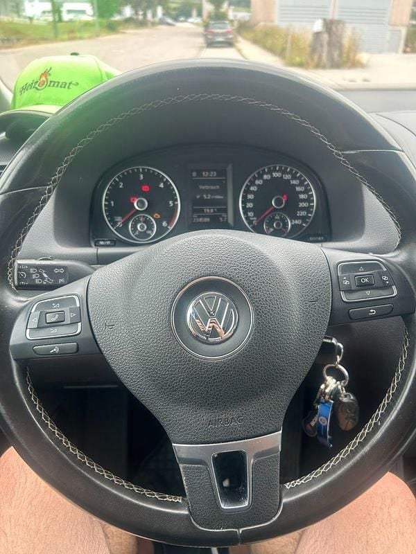 Grün Gebraucht 2012 VW Touran Comfortline Van / Kleinbus | 6.500 € (Fairer Preis) - Bild 1/4