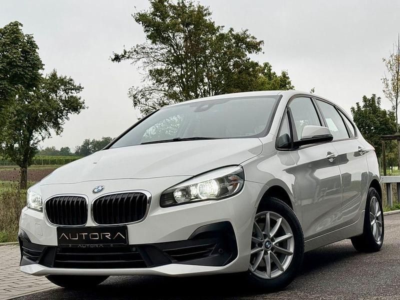 Weiß Gebraucht 2019 BMW 218 Active Tourer Advantage Van / Kleinbus | 15.990 € (Fairer Preis) - Bild 1/4