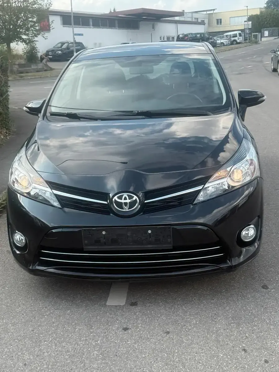 Gebraucht Toyota Verso 112 PS (82 kW) 2015 Schwarz Van / Kleinbus