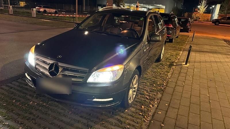 Andere farben Gebraucht 2010 Mercedes C220 Kombi | 5.799 € (Etwas zu teuer) - Bild 1/4