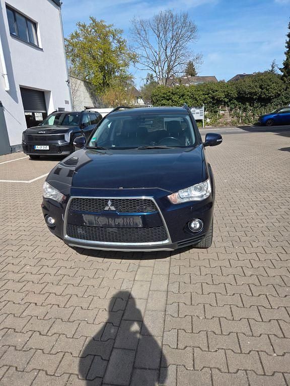 Gebraucht Mitsubishi Outlander Intense 156 PS (114 kW) 2012 Blau SUV
