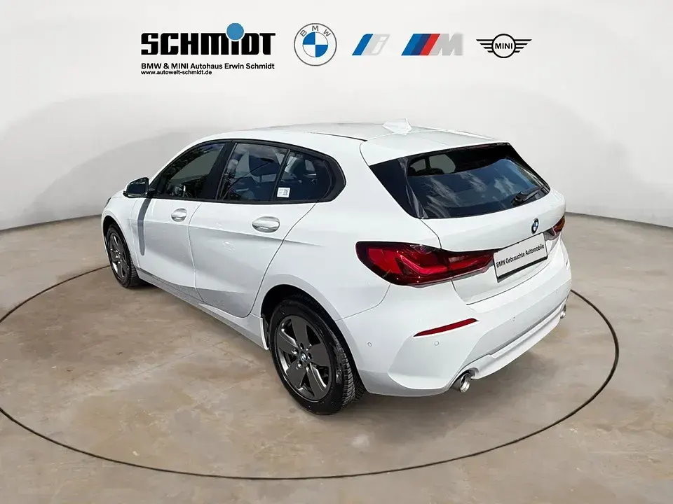 Gebraucht BMW 118 Advantage 150 PS (110 kW) 2023 (sonderfarbe)  alpinweiß uni Kleinwagen