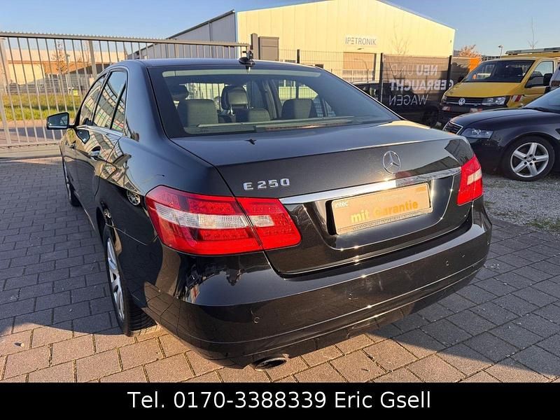 Gebraucht Mercedes E250 204 PS (150 kW) 2012 Schwarz Limousine