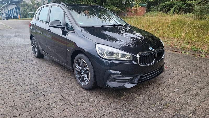 Schwarz Gebraucht 2018 BMW 220 Active Tourer Sport Line Van / Kleinbus | 17.500 € (Guter Preis) - Bild 1/4