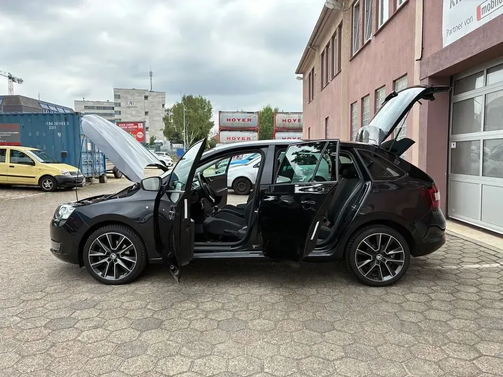 Gebraucht Skoda Rapid Style 105 PS (77 kW) 2015 Schwarz Kleinwagen