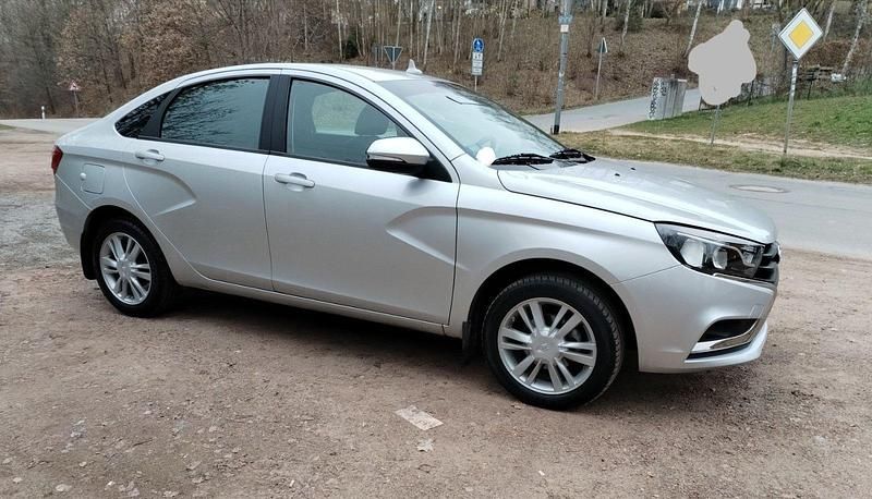 Second-hand Lada Vesta 106 CP (77 kW) 2017 Argintiu Berlinǎ