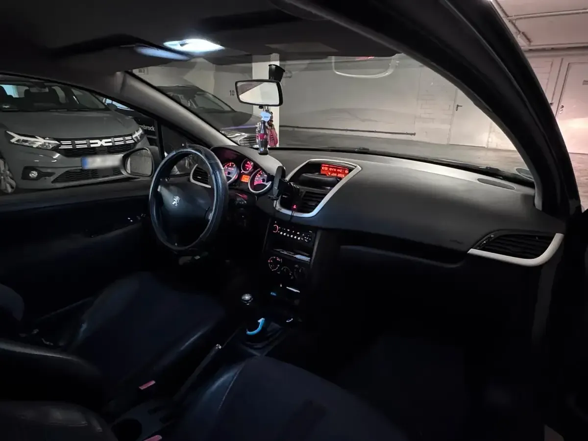 Gebraucht Peugeot 207 Urban Move 95 PS (69 kW) 2009 Grau Limousine