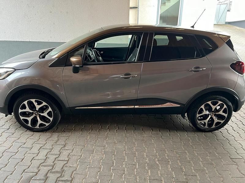 Grau Gebraucht 2018 Renault Captur Intens SUV | 12.500 € (Fairer Preis) - Bild 1/4